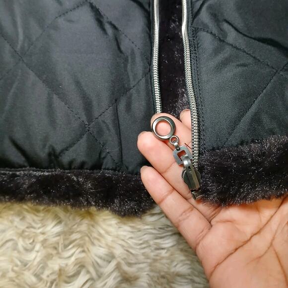 Women’s Reversible Faux Fur Quilted Vest Size PXL Black Winter Warm Zip Up - Picture 5 of 7